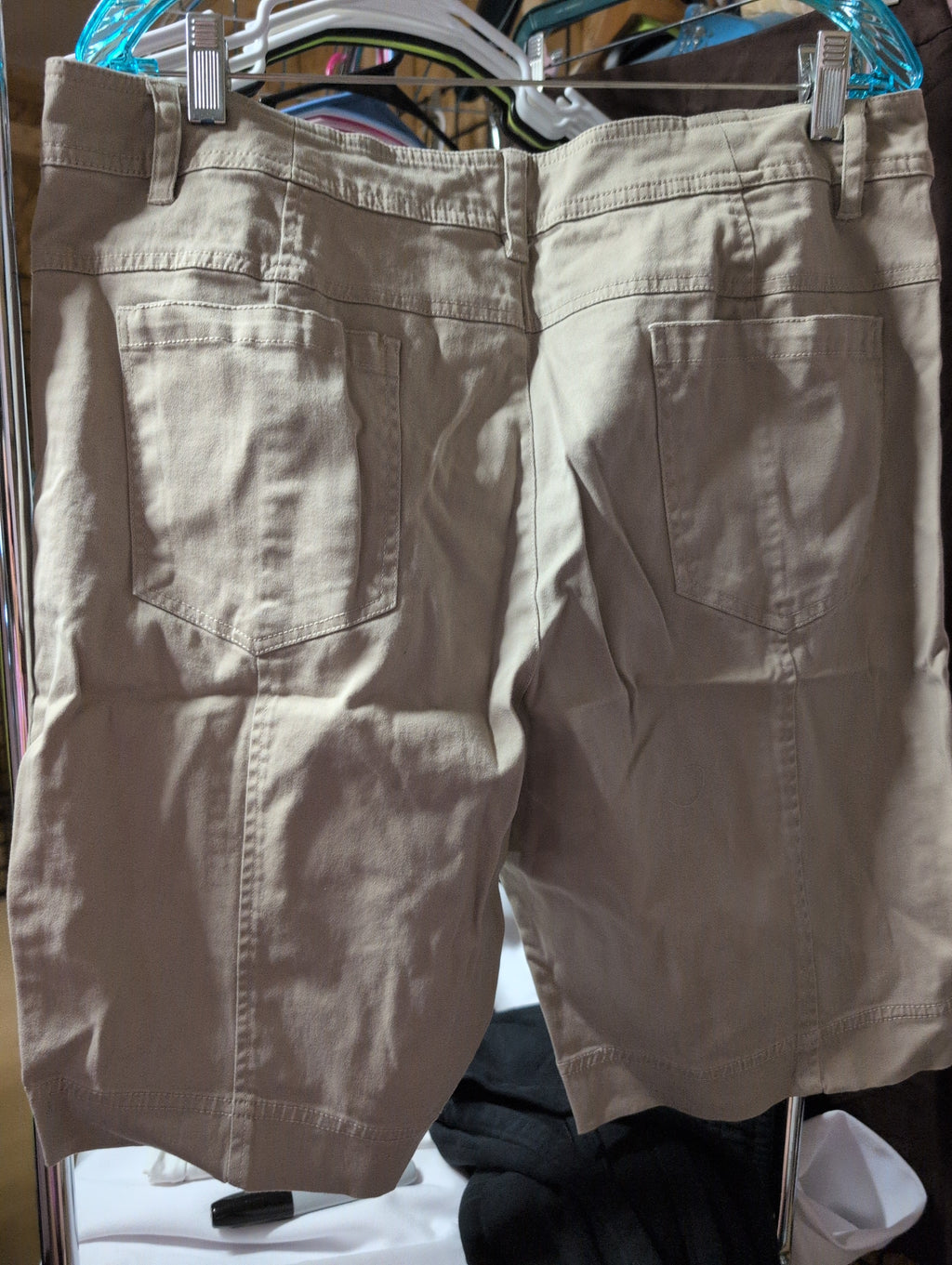 Orvis Men's Khaki Shorts - Image 2