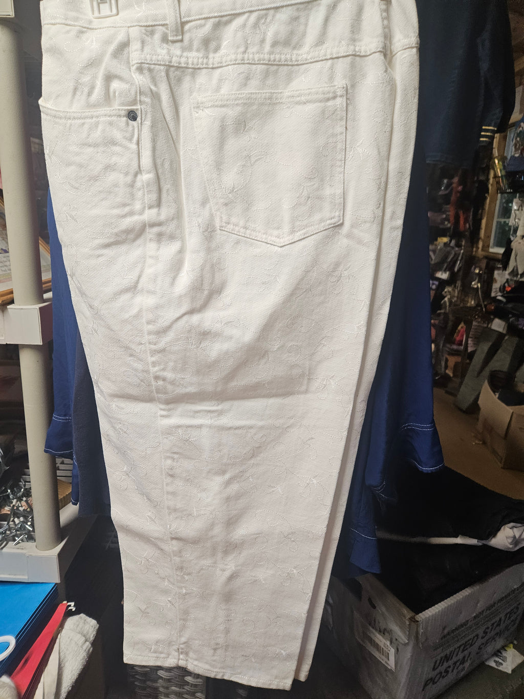 NW-1 White Pants Floral Embroidery Easy Fit  Carpi Size 20W