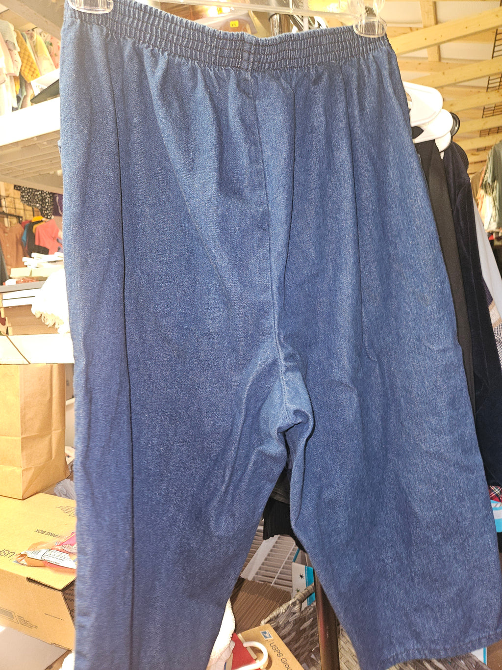 NW-1  Chic pair of Capri's