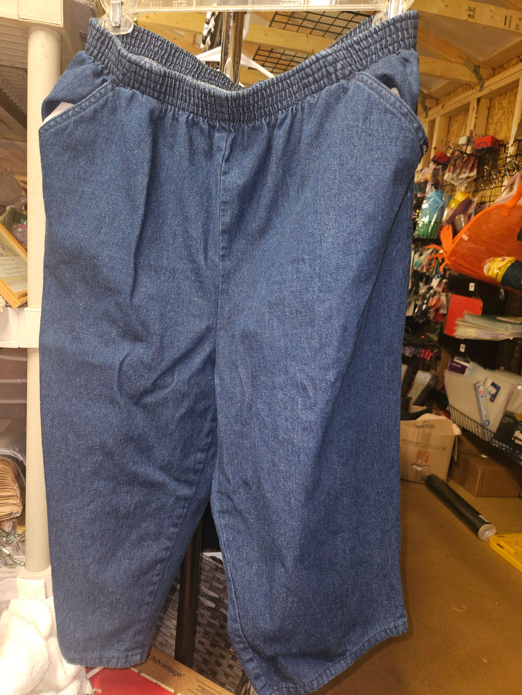 NW-1  Chic pair of Capri's