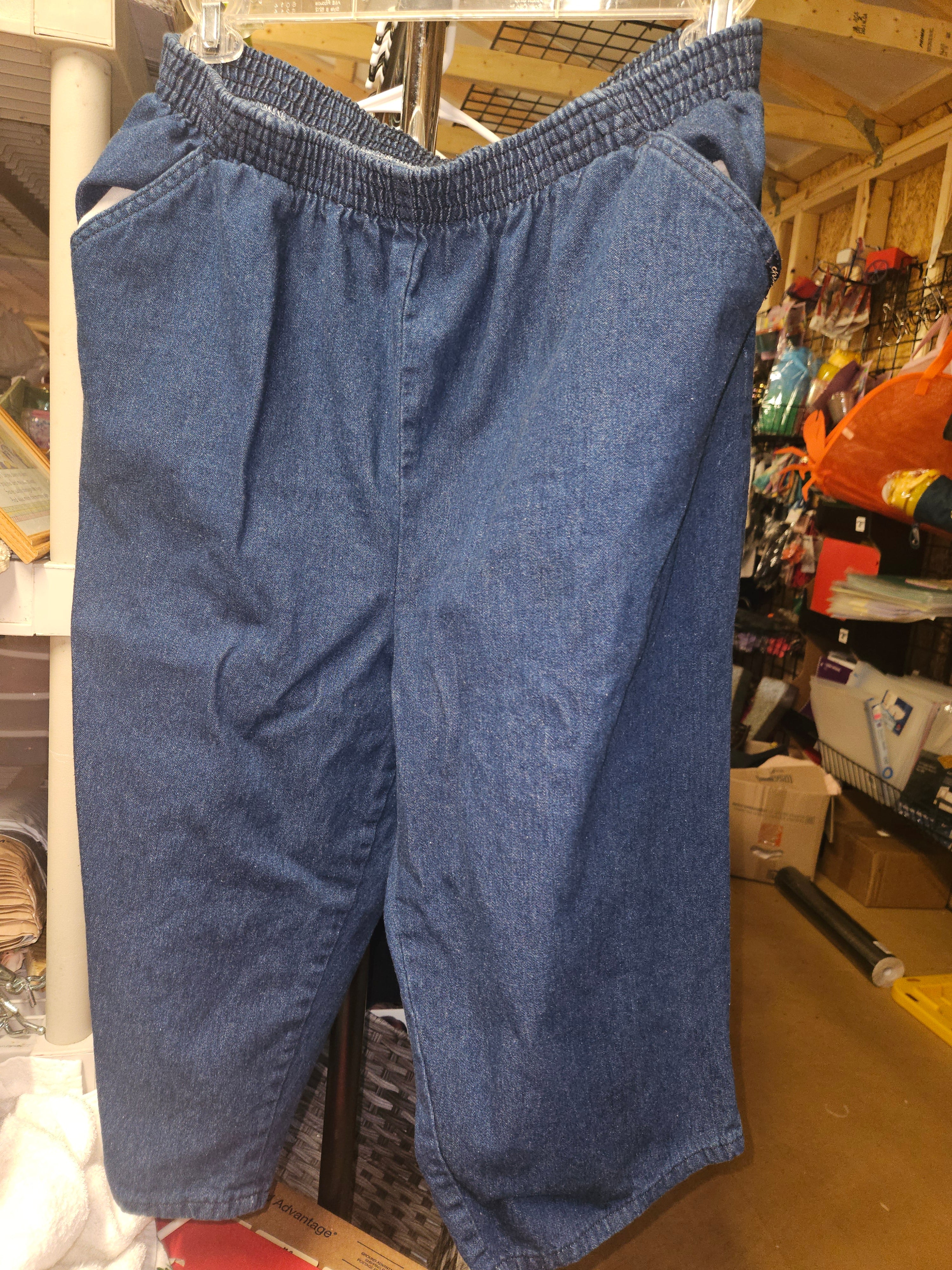 NW-1  Chic pair of Capri's